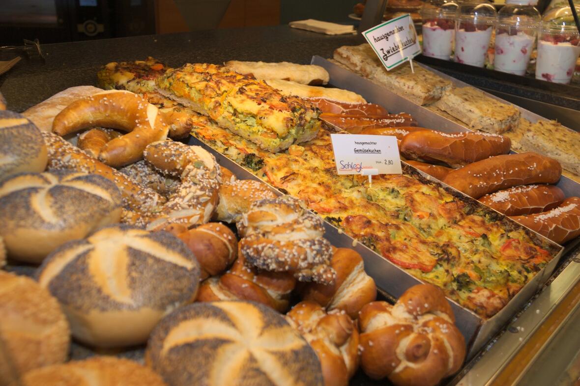 baeckerei-schlegl-neuburg-fuer-den-kleinen-hunger-zum-mitnehmen