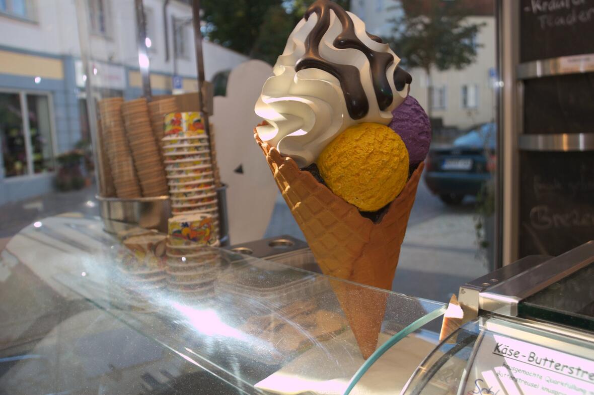 eis-in-der-franziskanerstrasse-in-neuburg