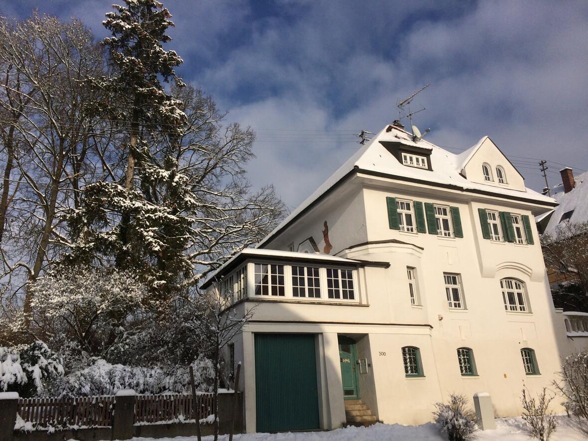 data-factory-gmbh-neuburg-die-weisse-villa-wird-im-winter-noch-ein-bisschen-weisser