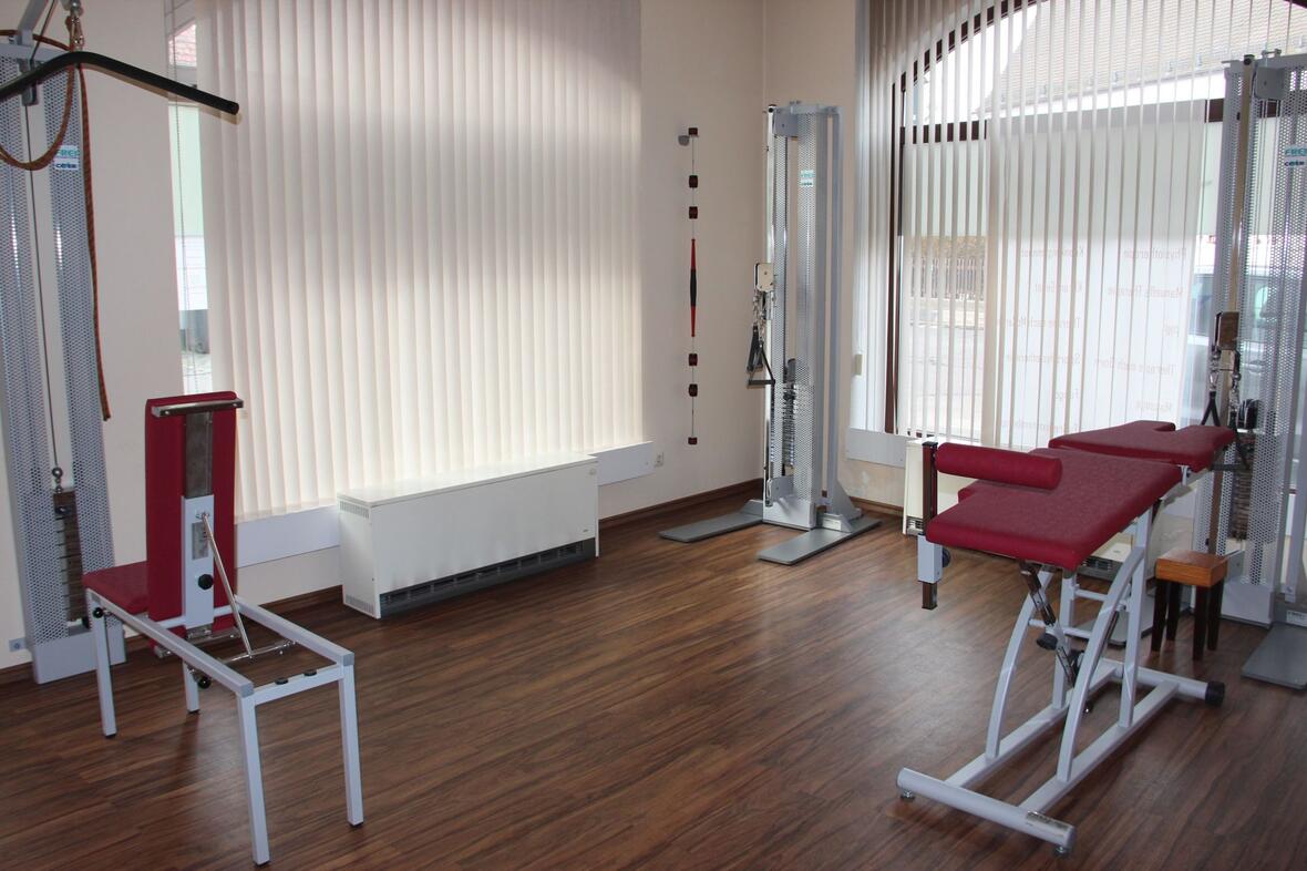 beheizter-raum-fuers-geraetetraining-mit-sichtschutz