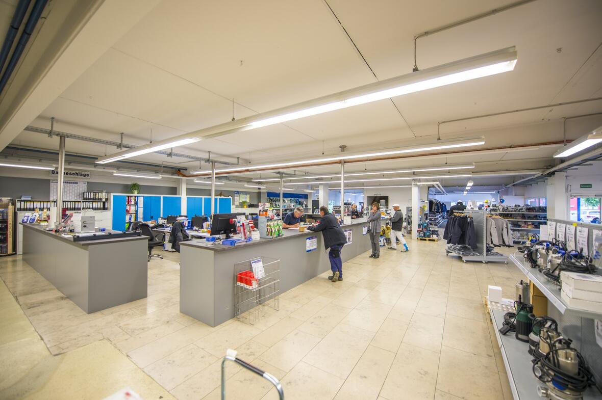 eduard-lutz-schrauben-werkzeuge-gmbh-neuburg-beratung-der-kunden