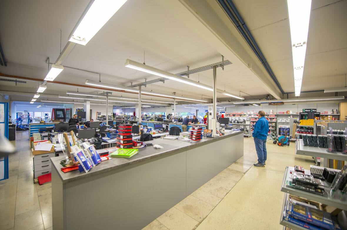 beratungs-theke-fuer-die-beste-beratung-des-kunden