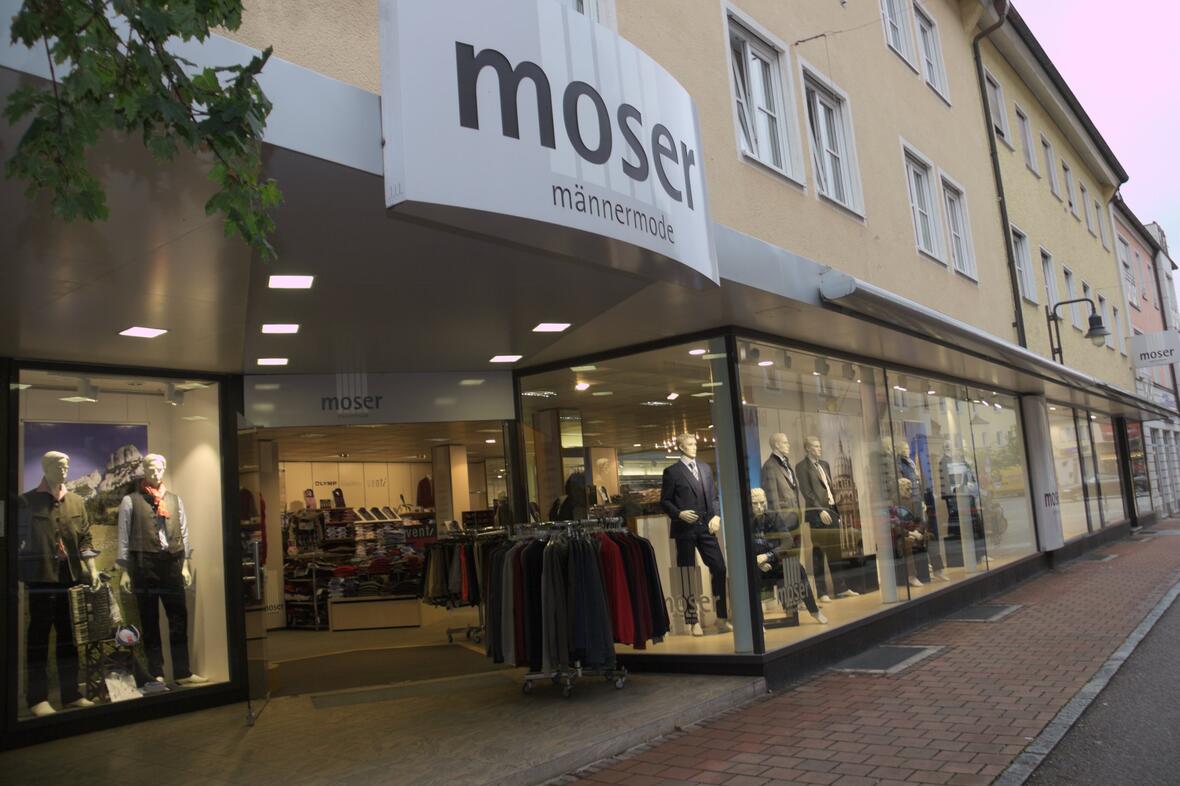 moser-herrenmode-neuburg-filiale-von-aussen