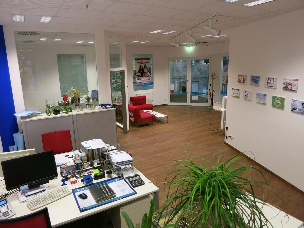 eingangsbereich-des-stadtmarketing-bueros